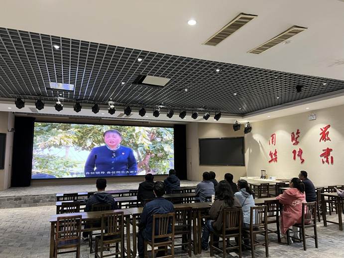 60f9eb332b767219244b1e5b4072442